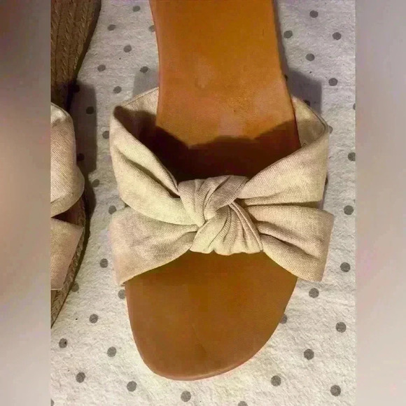 Bow Tie Ugg Sandals - Picture 5 of 9